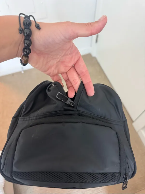 VOORAY Black Duffel Bag - Image 5