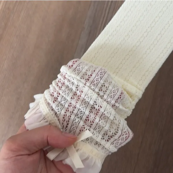 New beige lace ruffle socks - Image 5