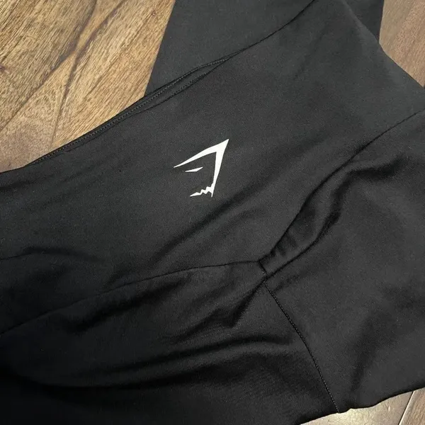 Gymshark Black Cropped Leggings - Image 5