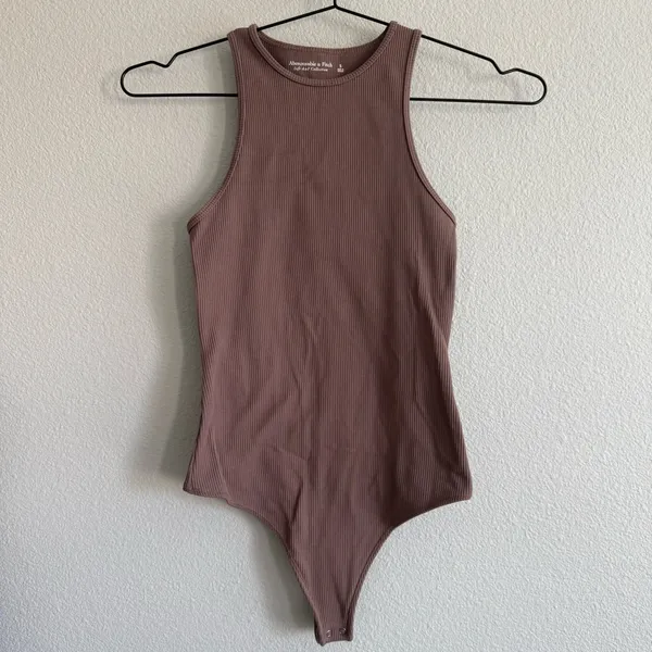 Abercrombie & Fitch Essential Ribbed Tank Bodysuit in Taupe. Size Small - Image 2