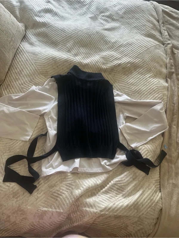 Zara Black Ribbed Half-Zip Mockneck Cropped Vest - Image 8