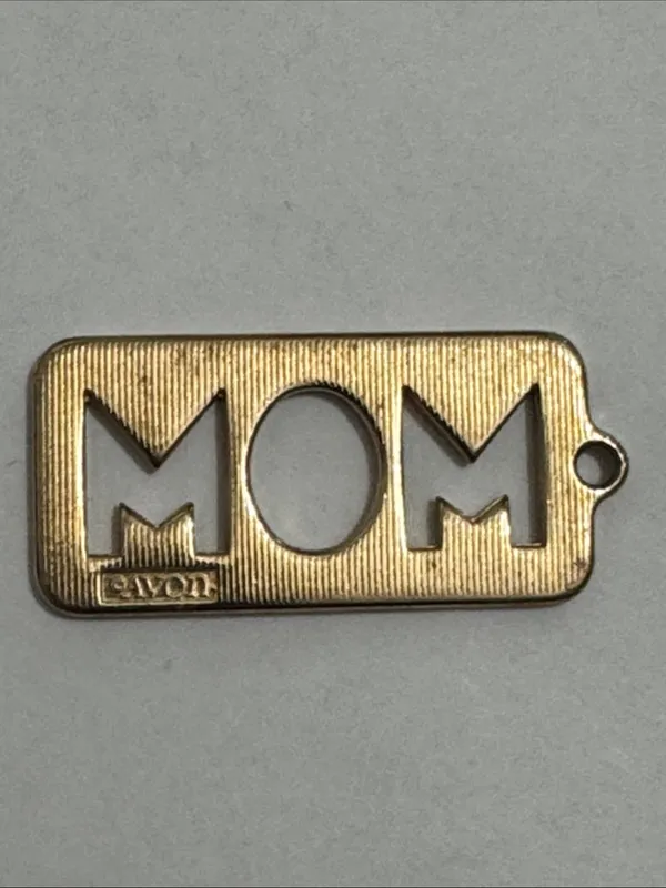 Vintage Avon Gold-tone "MOM" Pendant Charm - Image 4