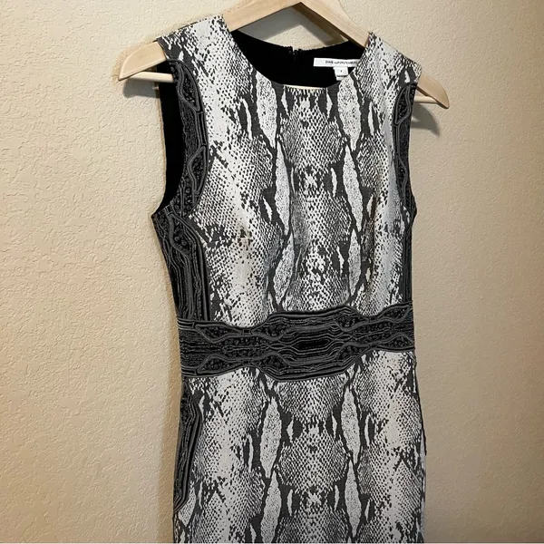 DVF Diane Von Furstenberg Embroidered Snake Print Fitted Dress - Image 5
