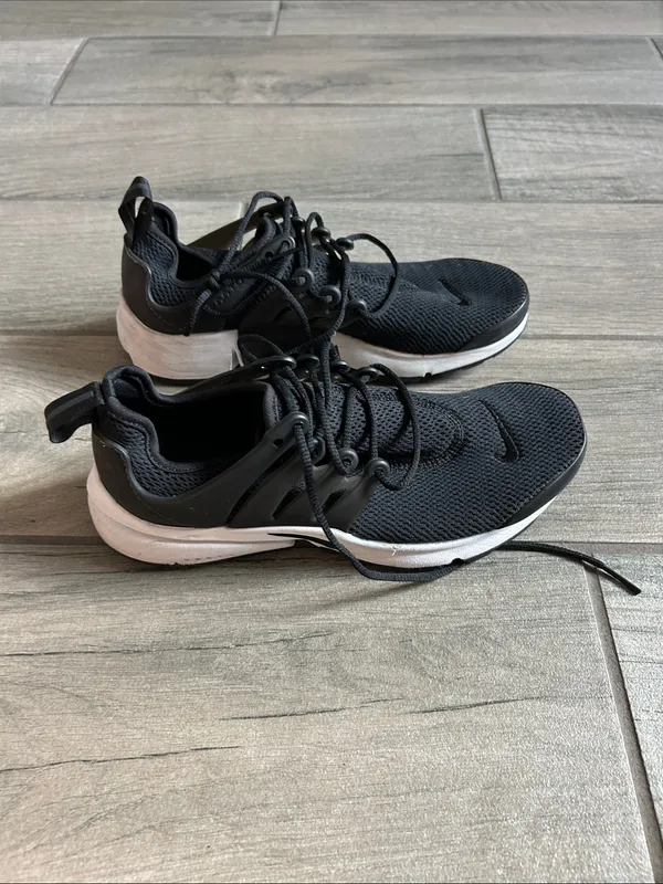 Nike Black and White Knit Running Shoes - Image 4
