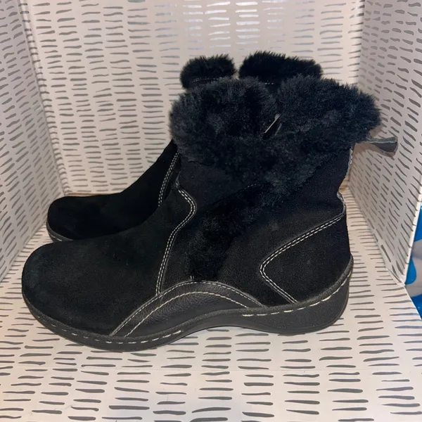 BareTraps Ellea Black Suede Leather Faux Fur Trim Ankle Boots Womens 9.5 M Cabin - Image 2