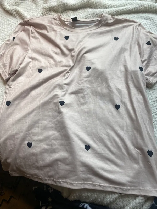 SheIn Heart Print Tee - Image 4