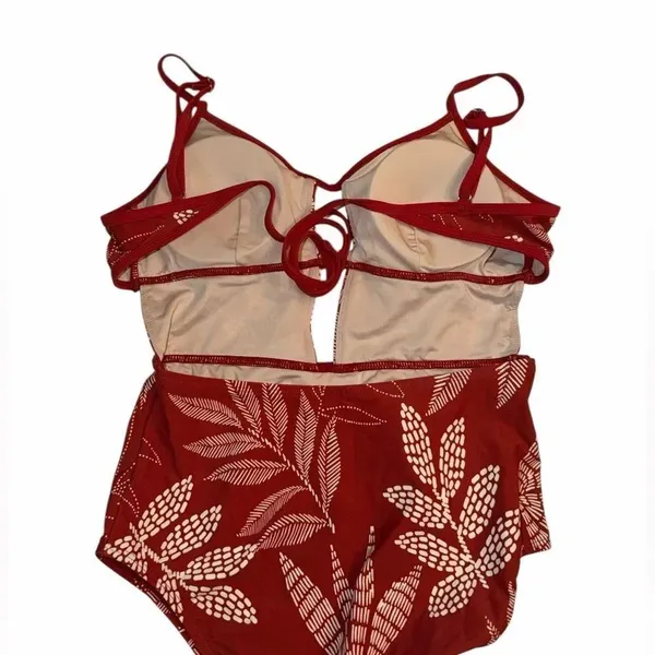 CUPSHE one piece swimsuit with scoop neck and adjustable shoulder straps(Small) - Image 5