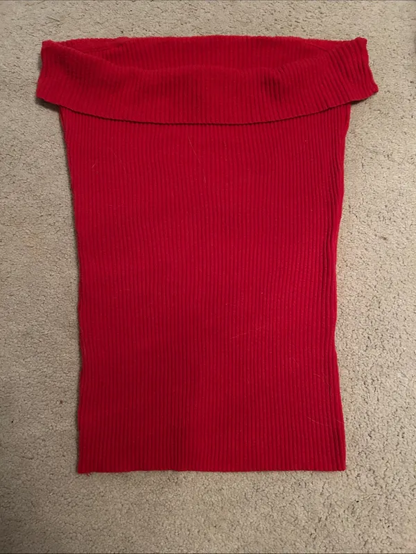Super Cute bebe Red Ribbed knit tube top - Image 5