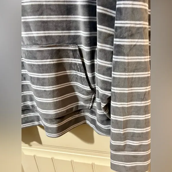 American Eagle Gray/White Striped Cropped Hooded Sweatshirt - Image 3