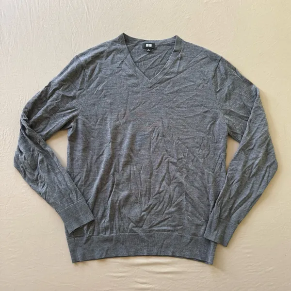 Uniqlo Wool V-Neck Sweater - Image 2