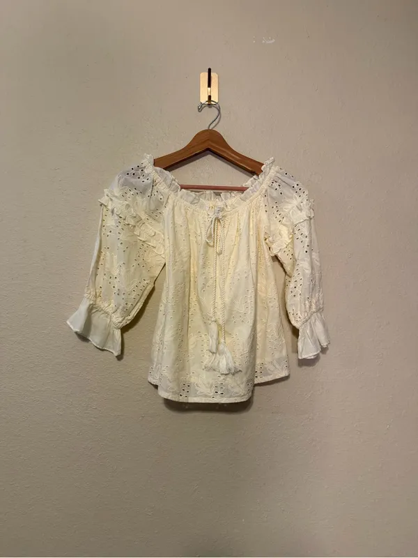 Anthro Seen Worn Kept Jane Eyelet Lace Off- The-Shoulder Shoulder Blouse Size 6 - Image 3