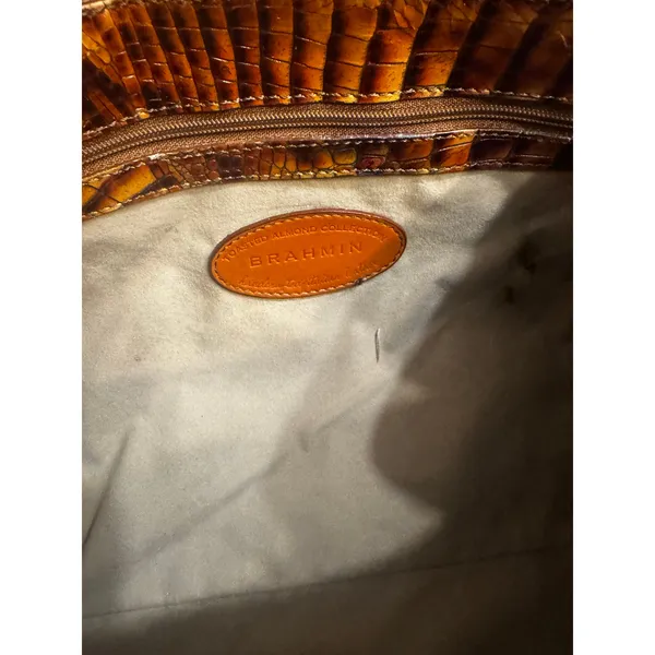 1990s Vintage Brahmin Warm Brown Croc Embossed Leather Shoulder Bag Gold Buckle - Image 9