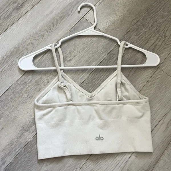 Alo Delight Bralette pullover longline sports bra White (medium) athleisure gym - Image 4