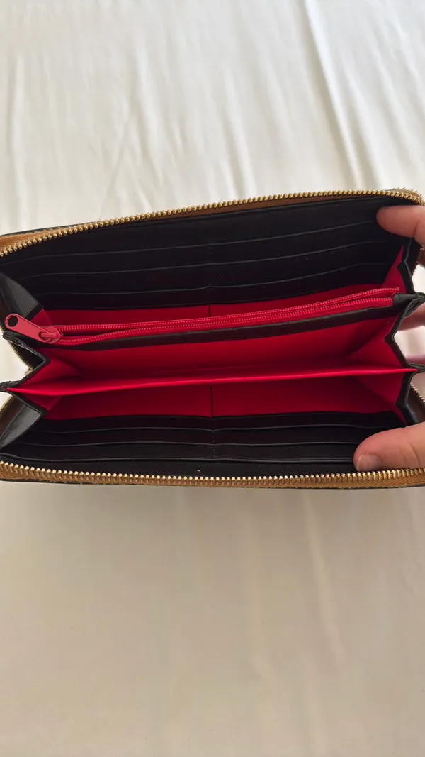 Dooney & Bourke black leather wallet. - Image 3