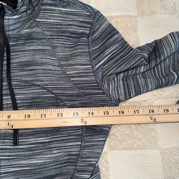 NWOT Lululemon Hooded Define Jacket *Nulu‎ size 8 - Image 4
