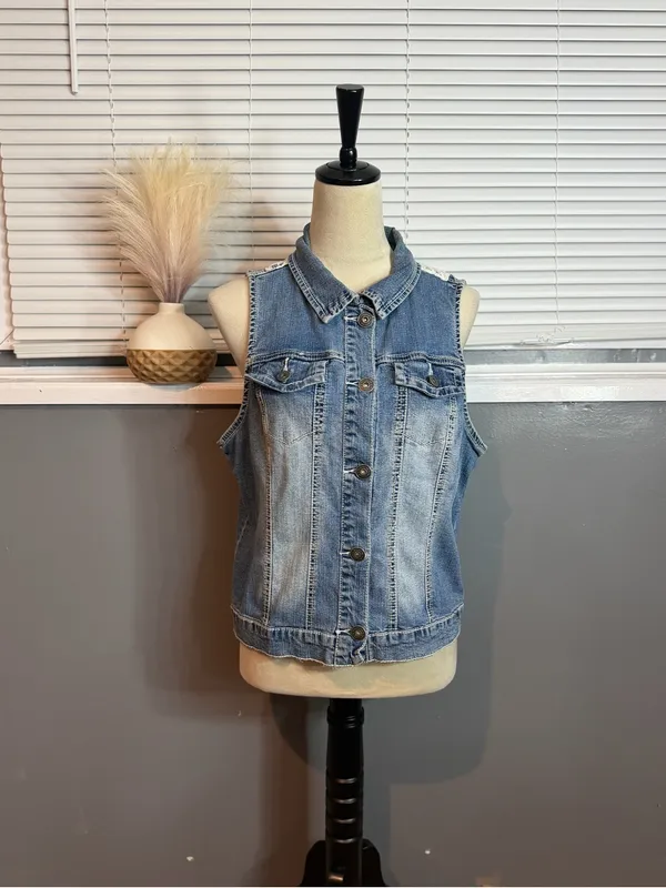 Maurices Lace Back Denim Vest Sleeveless Jean Jacket Boho Festival Y2K Size 0 - Image 3