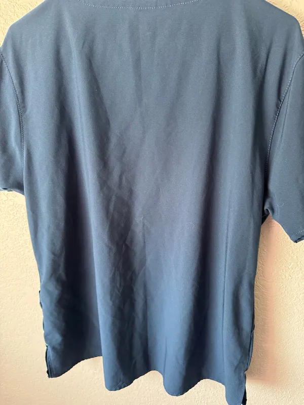 Carhartt size xl navy blue scrub top - Image 2