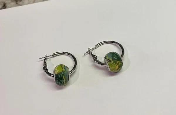 Women’s Clay Green Bead Silver Tone Hoop Signed Viva Beads - Image 9