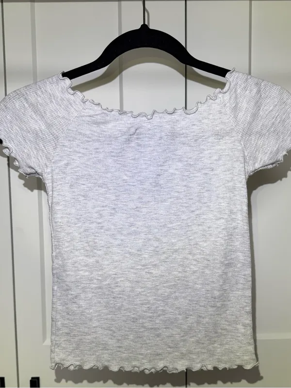 Brandy Melville Grey Heather Ribbed Lettuce-Edge Short Sleeve Top - Image 2