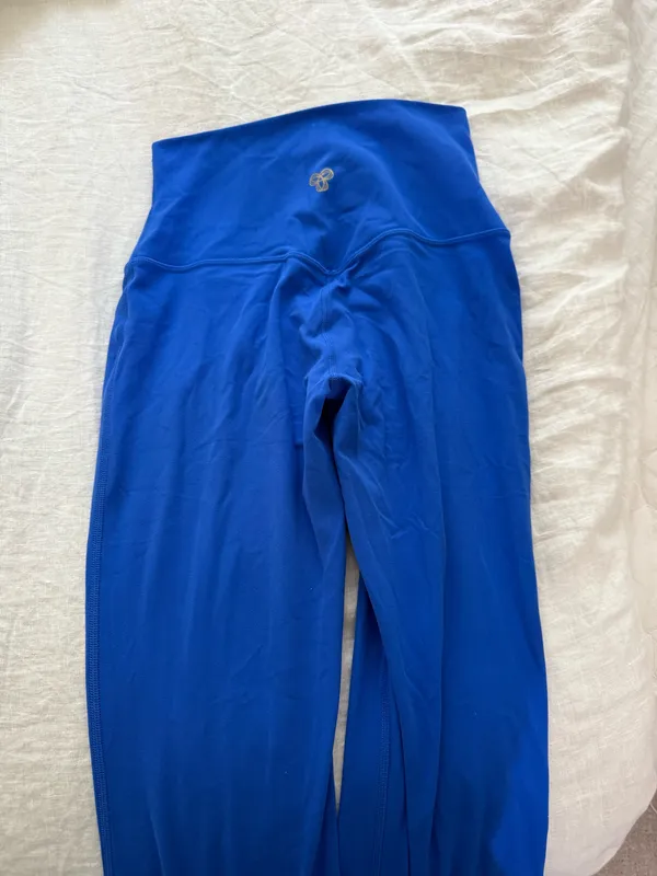 Aritzia Yoga Pants TNA  - Image 3
