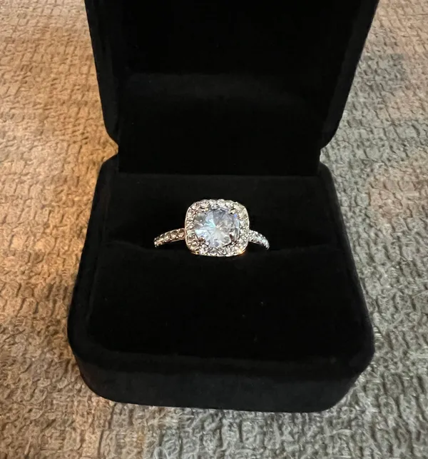 Solitaire Gorgeous Silver  Statement Ring Size 7 - Image 2