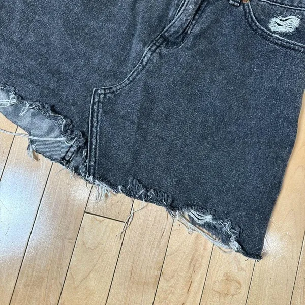 URBAN OUTFITTERS BDG Grey Black Denim Distressed Jean Mini Skirt Size small - Image 3