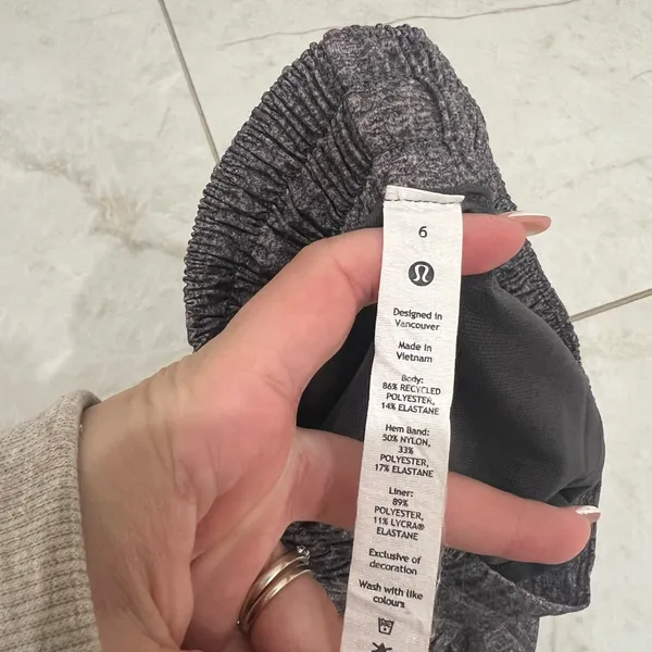 Lululemon Heather Gray Hotty Hot Shorts Size 6 US - Image 6