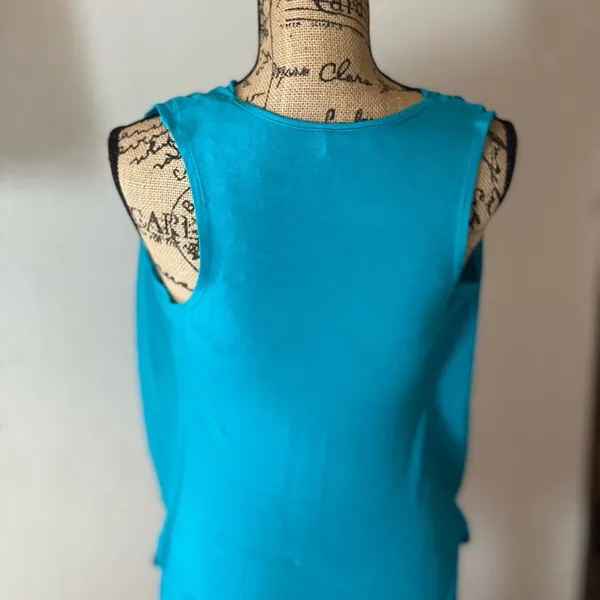 Flowing front with a simple back tank top ~ good condition Blue - Image 4