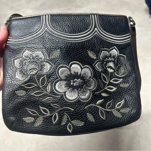 Vintage Brighton Embroidered Floral Black Peddled Leather Crossbody Purse - Image 2