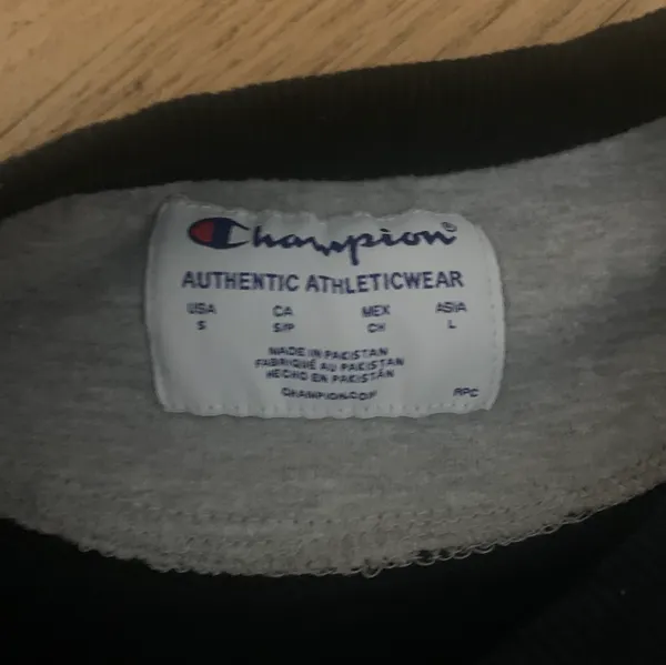 Champion Crewneck - Image 4