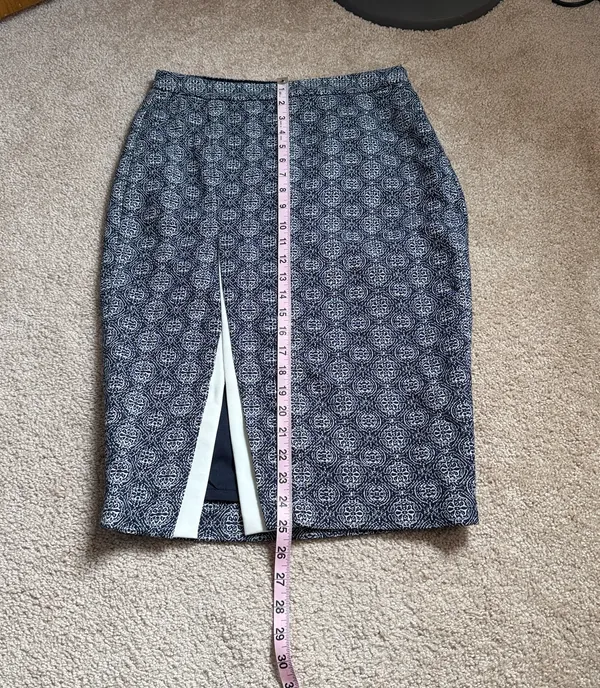 LTD Navy & White Patterned Pencil Skirt. Size 4 - Image 6