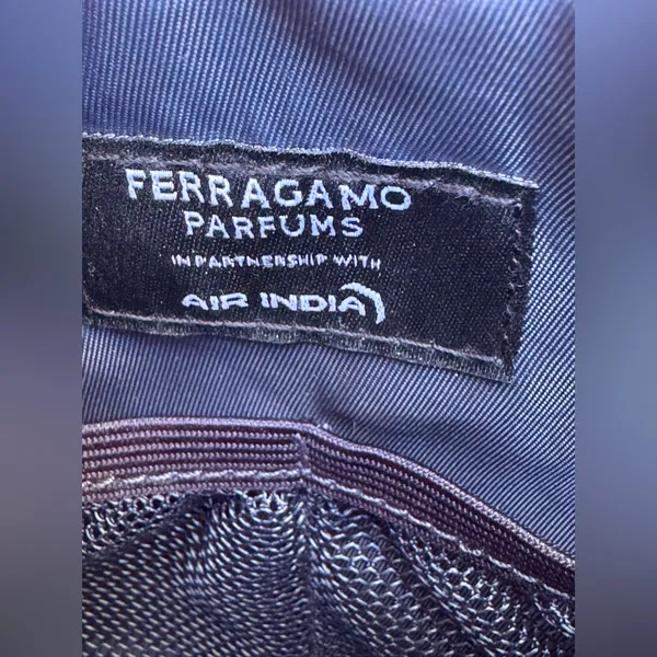 Ferragamo x Air India Navy blue cosmetic travel toiletry case NWOT - Image 6