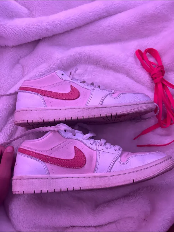 Nike White and Pink Low-Top Women's Sneakers - Image 4