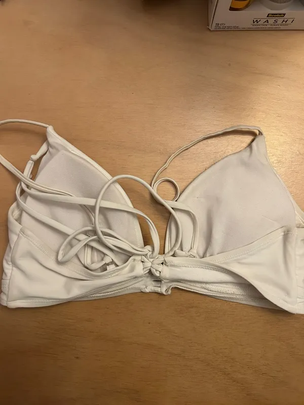 B3 Free with Bundle only!! Women’s String Bikini 👙 Top White size Medium/Large - Image 3