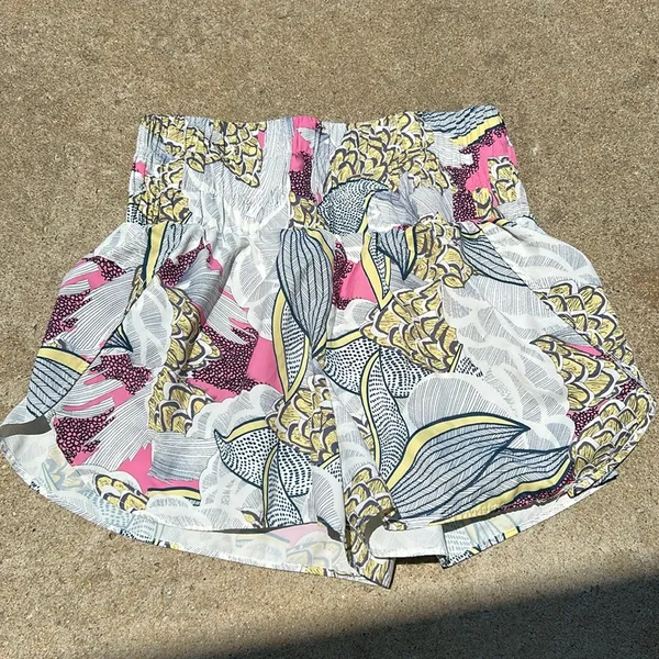 TCEC High Waist Pink and White Shorts with Artistic Flair - Image 5