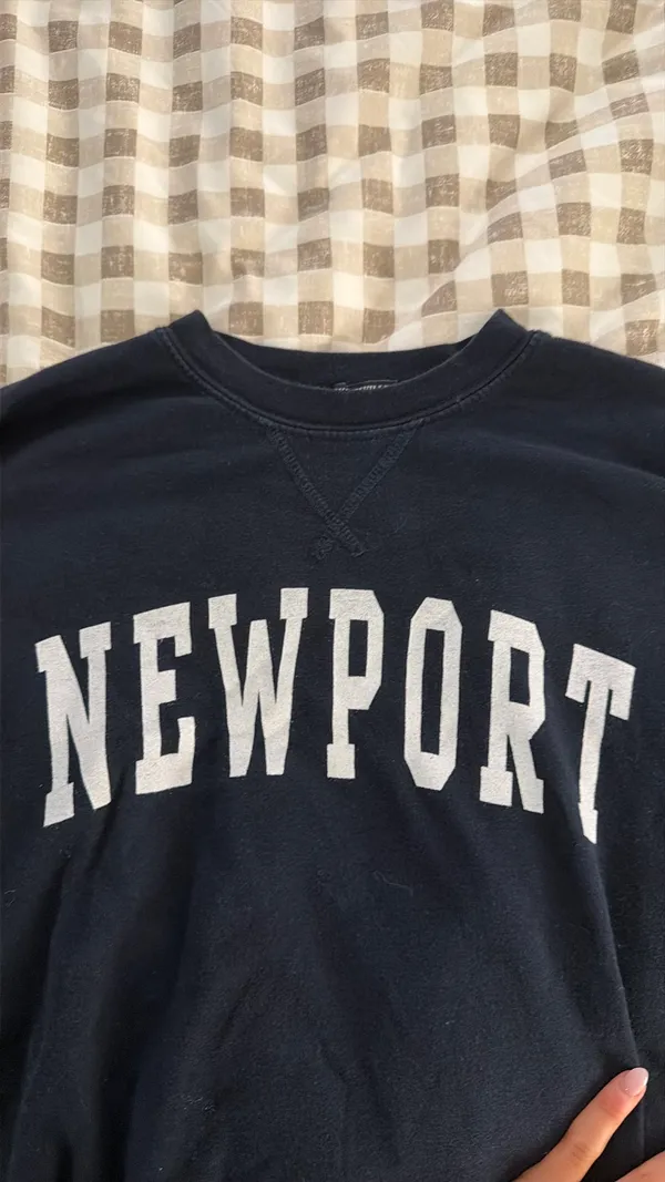 Brandy Melville Crewneck - Image 4