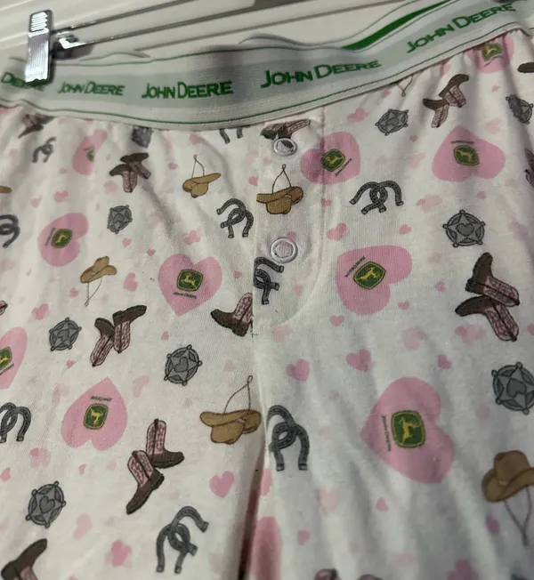 John Deere juniors pajama lounge pants are a size 11-13 years. - Image 3