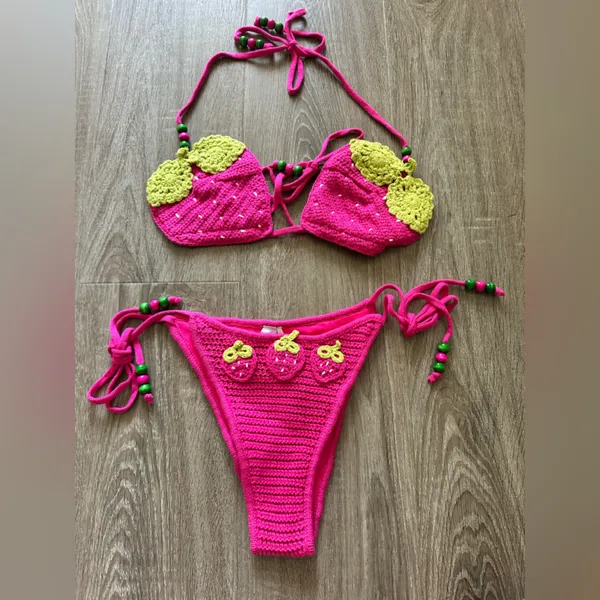 Urban‎ Outfitters Out From Under Strawberry Crochet Bikini New M - Image 6