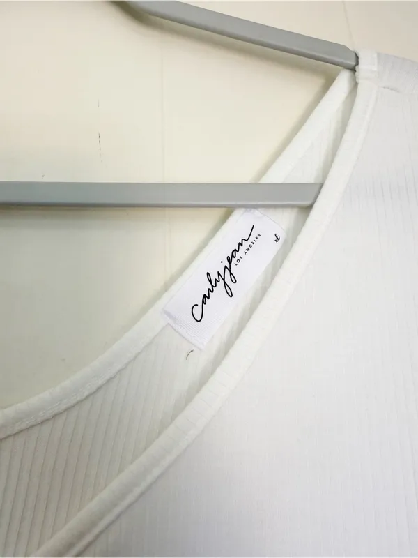 NEW CARLY JEAN LOS ANGELES CJLA Ribbed V Neck Tank Top Ivory XL - Image 3