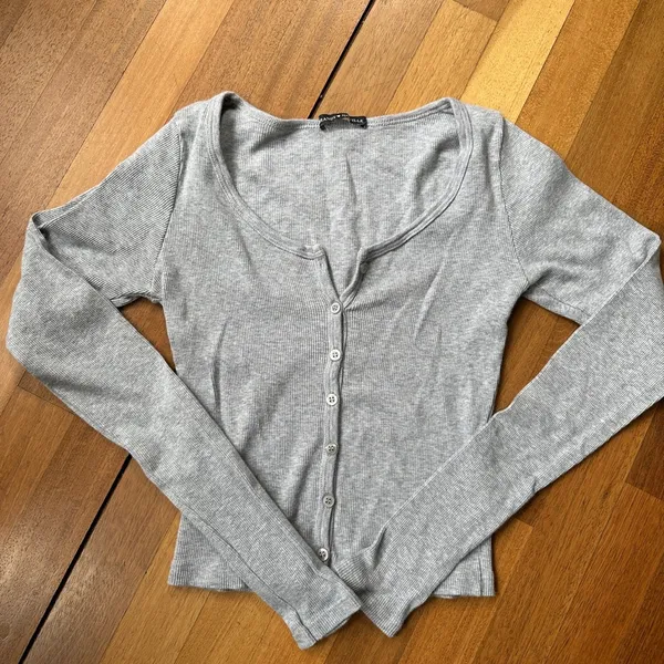 Brandy Melville Heather Gray Button Thermal, One Size - Image 4