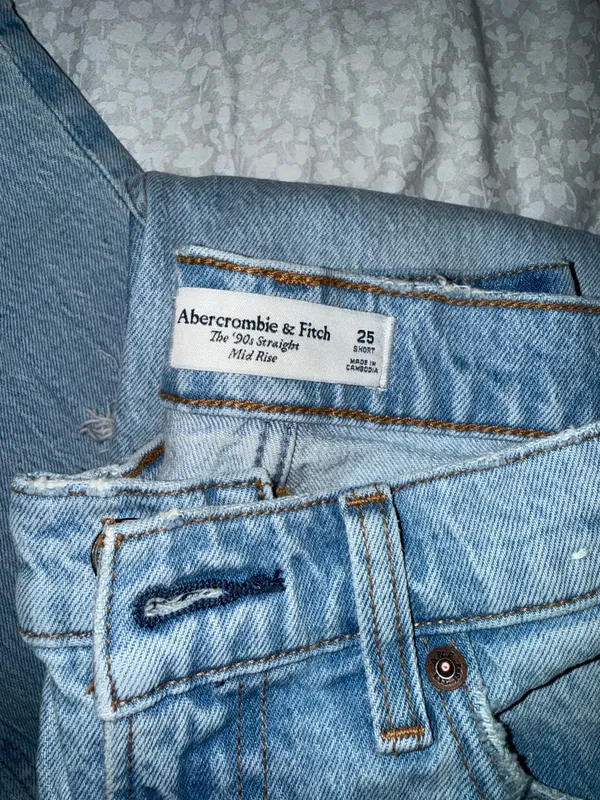 Abercrombie mid rise Jeans - Image 2
