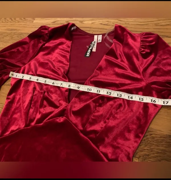 Velvet Deep V Puff Sleeve Bodysuit in Burgundy size M - Image 8