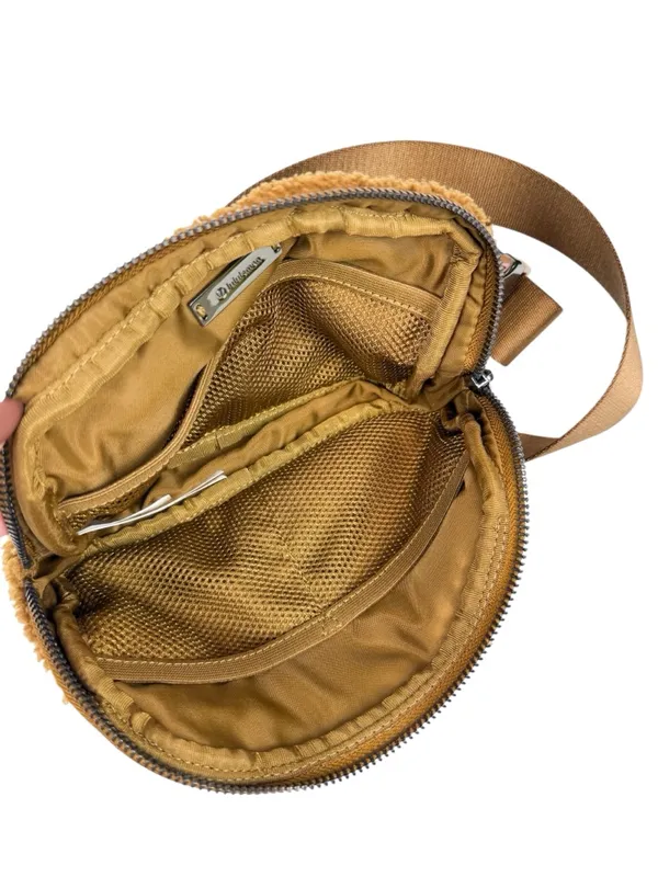 Lululemon Everywhere Belt Bag‎ 1L Fleece Burnt Caramel Sherpa - Image 12
