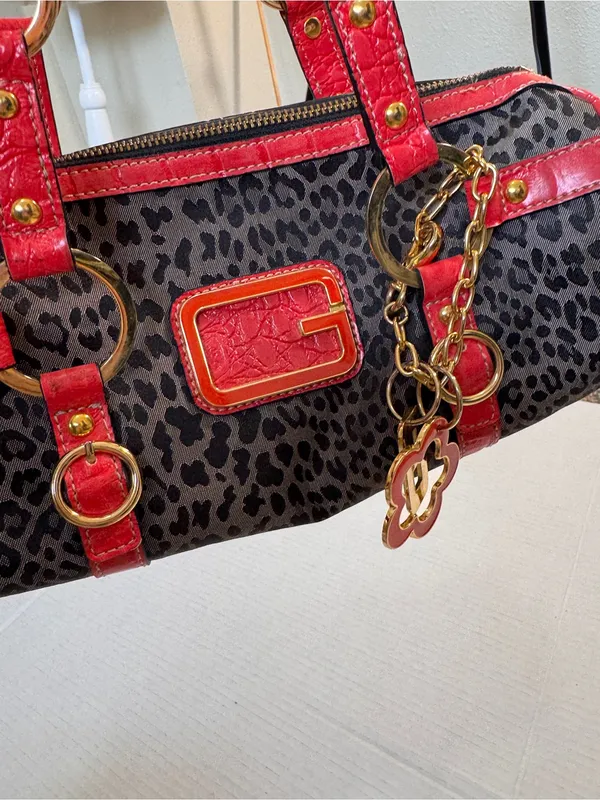 Vintage Guess Y2K Grey Animal Print Red Faux Leather Accent Barrel Shoulder Bag - Image 12