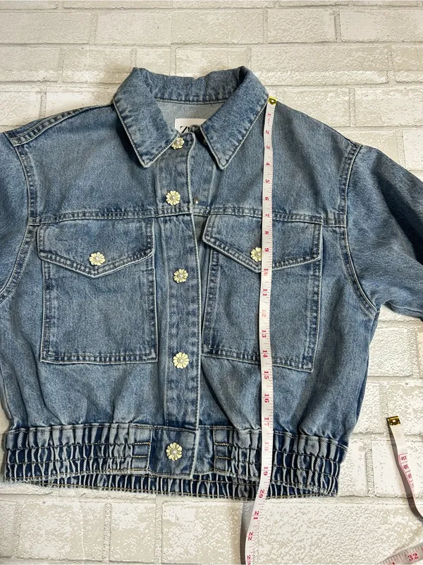 Zara Light Blue Cropped Denim Jacket With Flower Snaps - Image 5