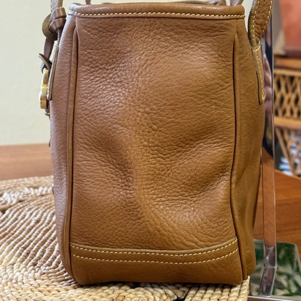 Vintage Dooney & Bourke Norwalk Leather Bucket Shoulder Bag Dark Tan / Lt Brown - Image 5