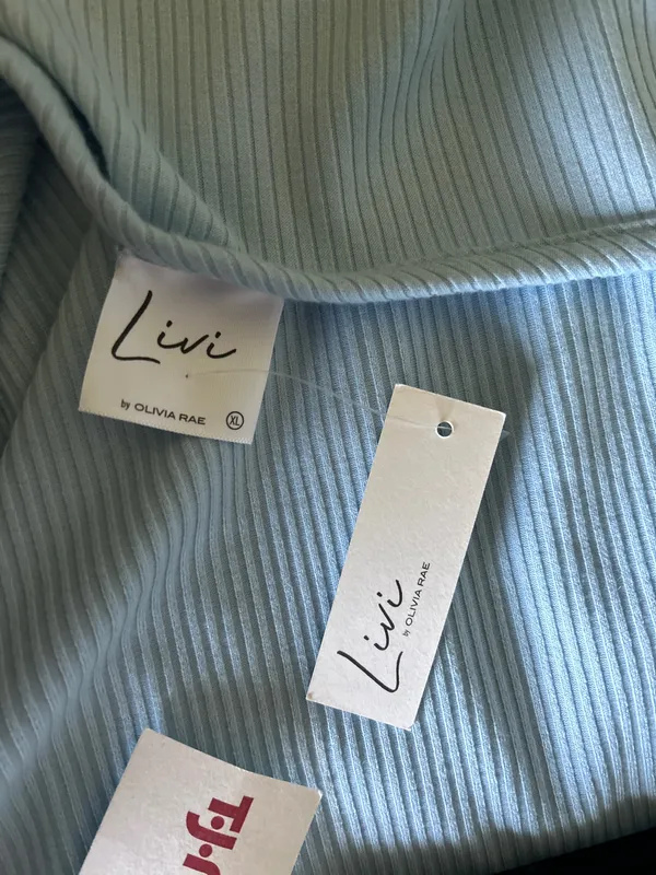 Livi By Olivia Rae Dress open back - Image 3