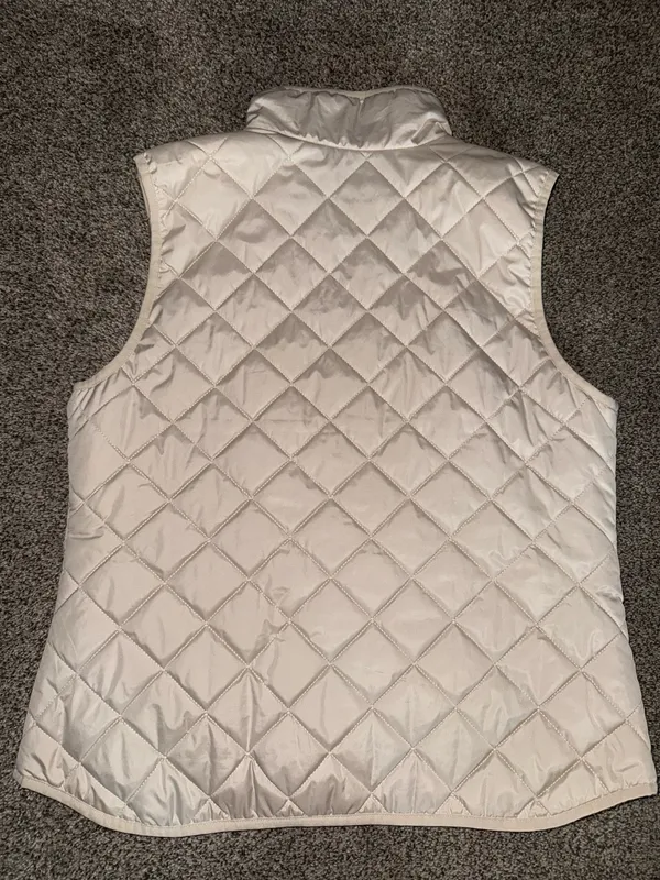 Old Navy Women's Diamond Quilted Full-Zip Puffer Vest in Ivory - Image 2