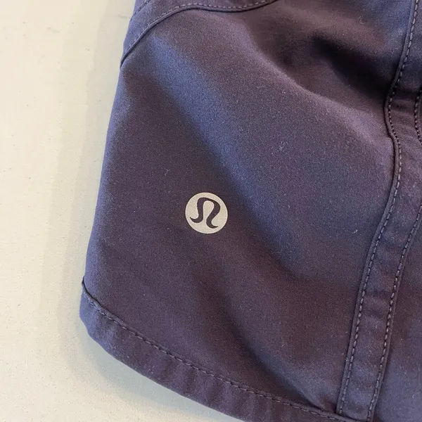 Lululemon Tracker Shorts‎ Size 4 - Image 3