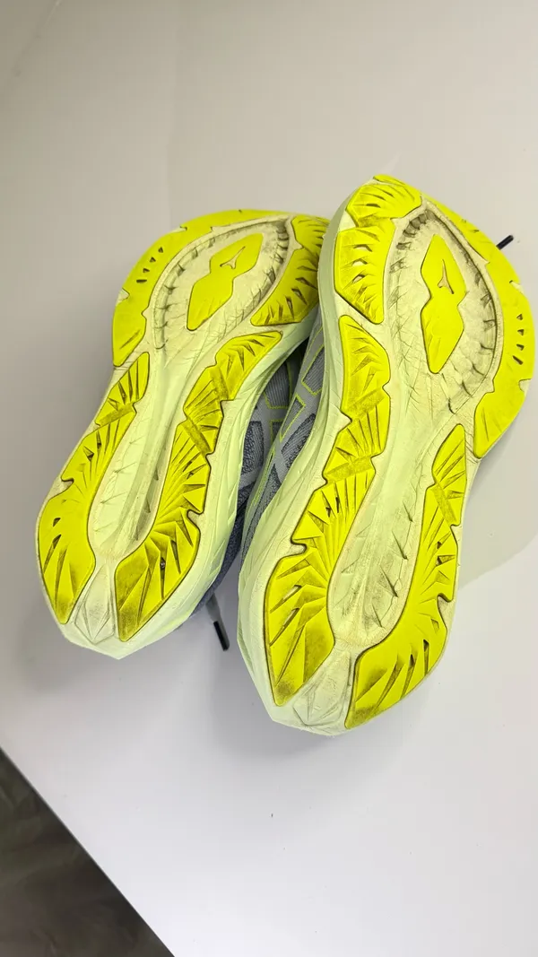 ASICS Running Shoes NOVABLAST 4 Women’s Size 10 - Image 7